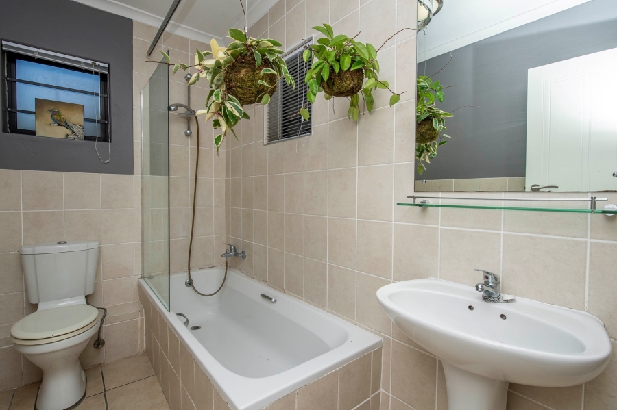 1 Bedroom Property for Sale in Silver Oaks Western Cape